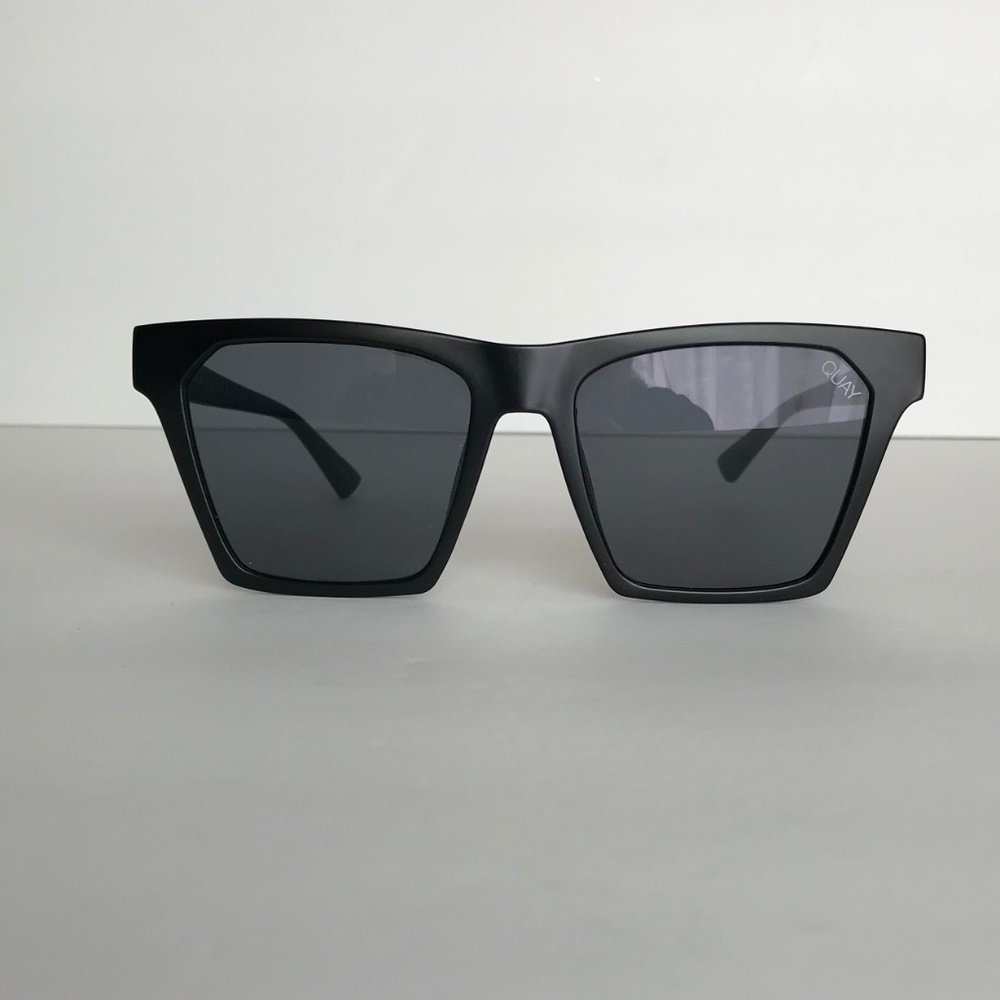 QUAY Sunglasses-Square, matte black w/ smoke lense